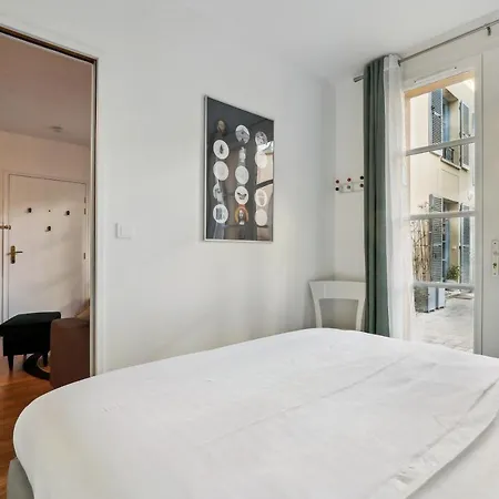 Le Montesquieu Apartment Versailles