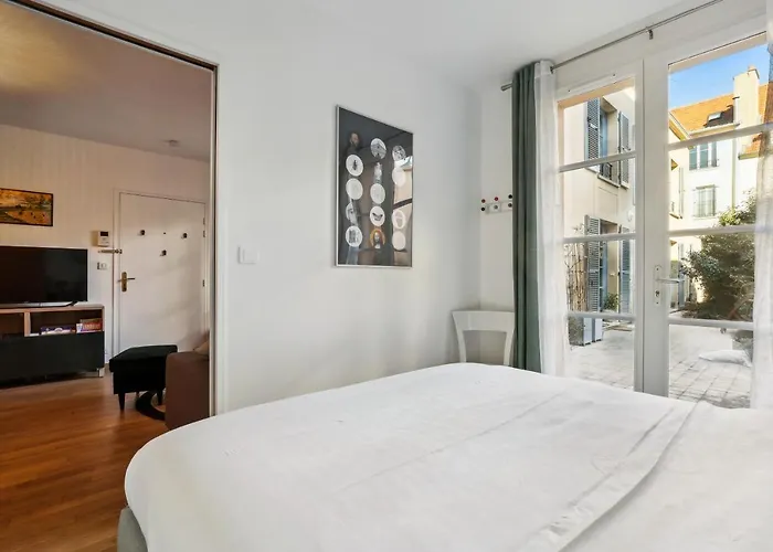 Le Montesquieu Apartment Versailles